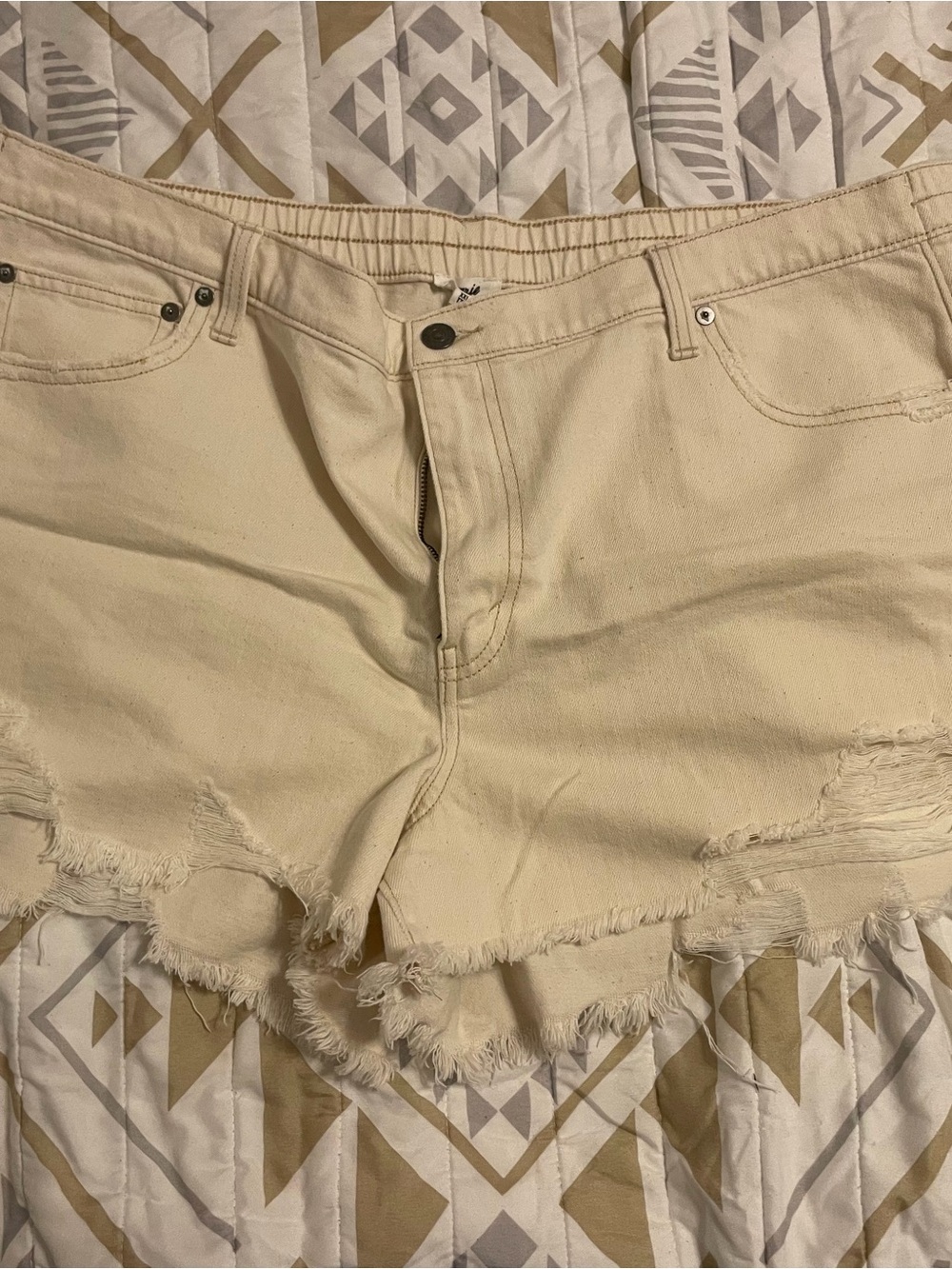 Women’s Aerie Cream Distressed Denim Shorts